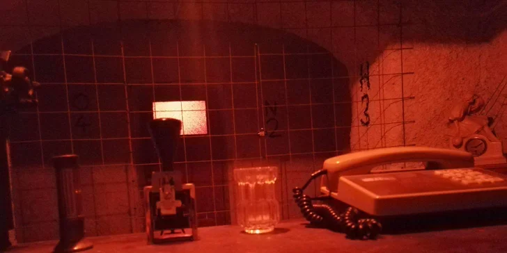 Únikovka L´Escape pro 4 nebo 6 hráčů: Uprchněte z vojenského bunkru