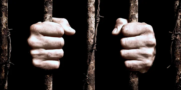 Únikovka L´Escape pro 4 nebo 6 hráčů: Uprchněte z vojenského bunkru