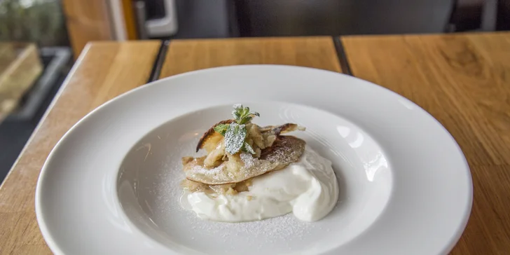 Degustační menu v Garden restaurant Miminoo a vstup na vyhlídku Žižkovské věže