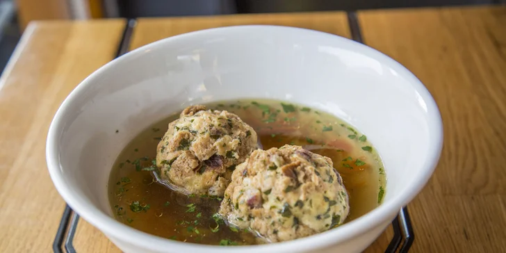 Degustační menu v Garden restaurant Miminoo a vstup na vyhlídku Žižkovské věže