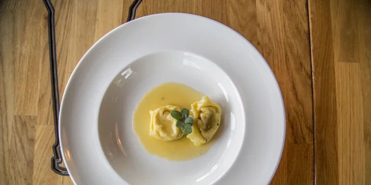 Degustační menu v Garden restaurant Miminoo a vstup na vyhlídku Žižkovské věže