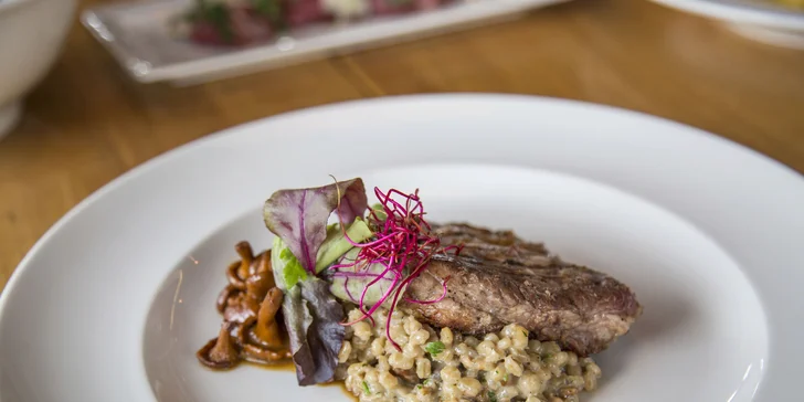 Degustační menu v Garden restaurant Miminoo a vstup na vyhlídku Žižkovské věže