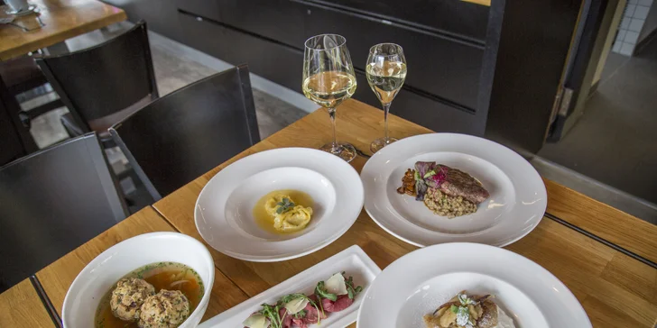 Degustační menu v Garden restaurant Miminoo a vstup na vyhlídku Žižkovské věže
