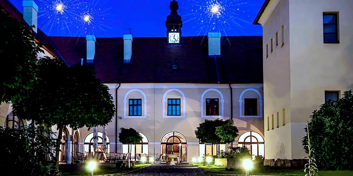 Silvestr na Zámku Čechtice s all inclusive, wellness a party s ohňostrojem