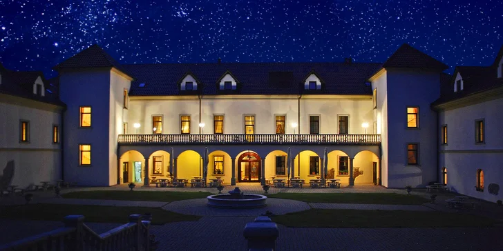 Silvestr na zámku: All inclusive služby s programem a wellness pro dva