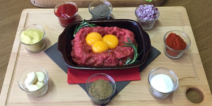 400g tatarského bifteku + 20 topinek pro partu jedlíků