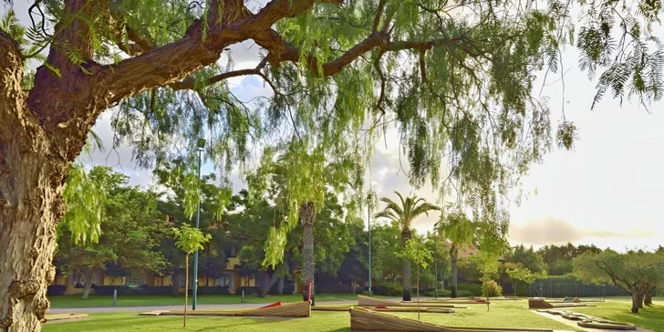 Můžete si zahrát minigolf, tenis, stolní tenis, plážový volejbal...