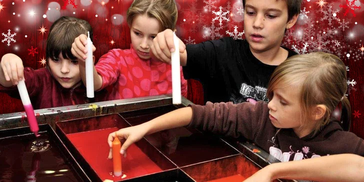 Nalaďte se na Vánoce: vyrábění a zdobení dřevěného svícnu a adventní svíčky