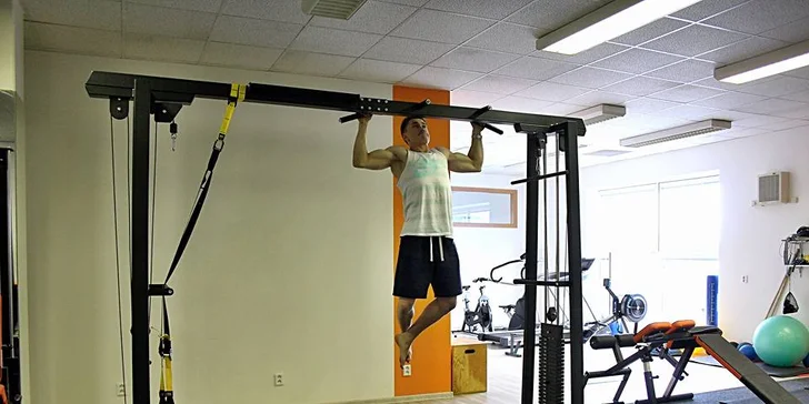 Posilování s trenérem, skupinové lekce i měsíční permice do Infinity Fitness
