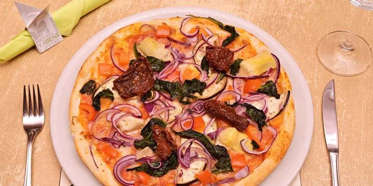 Pizza nebo těstoviny a nealkoholický nápoj v restauraci Vabene