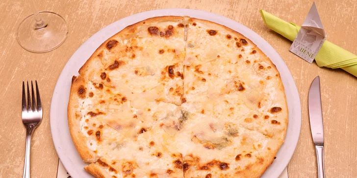 Pizza nebo těstoviny a nealkoholický nápoj v restauraci Vabene