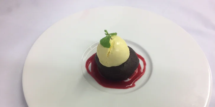 Hodování u Prašné brány: lahodné tříchodové menu pro 2 osoby