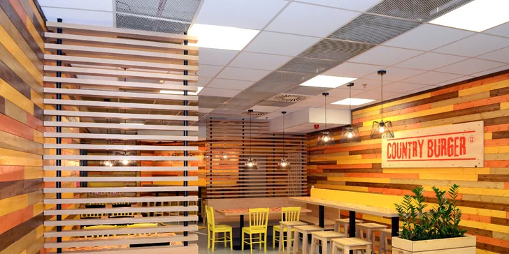 Kančí burger z limitované nabídky, bezedný nápoj i omáčka v Country Burger