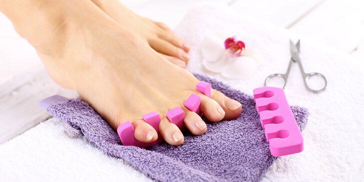 Dopřejte svým nohám kompletní suchou pedikúru v salonu Dione Beauty