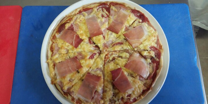 1 + 1 = 2 výtečné pizzy v romantické sušické pizzerii
