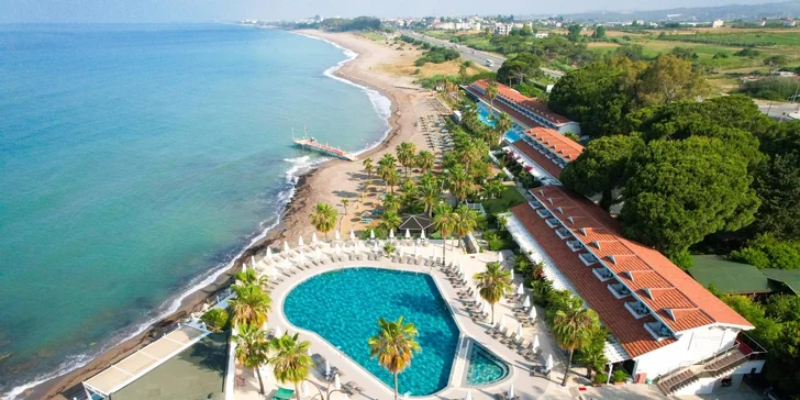 V ceně máte zpáteční letenku i transfer z letiště k hotelu a zpět. 
