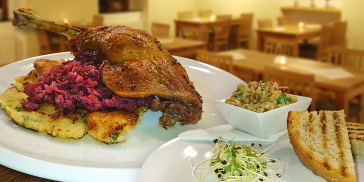 Svatomartinské menu pro dva: Paštika, čtvrtka husy pro každého a domácí koláčky