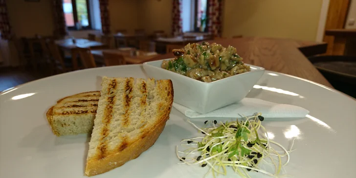 Svatomartinské menu pro dva: Paštika, čtvrtka husy pro každého a domácí koláčky