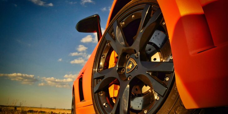 Pekelně rychlá jízda v legendárním Lamborghini Gallardo: 15–30 minut včetně paliva