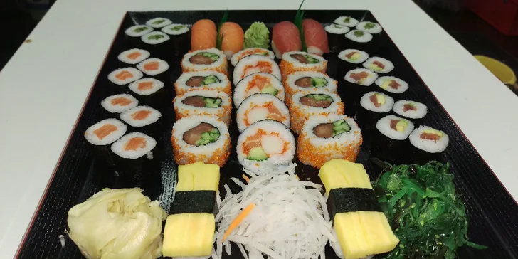 Hostina ve jménu exotiky a zdravých lahůdek: Sushi sety plné skvělých kousků