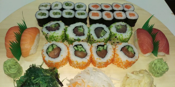 Japonská hostina dle vašeho apetitu: Malé sushi menu nebo velký set