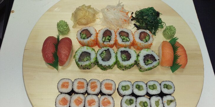 Japonská hostina dle vašeho apetitu: Malé sushi menu nebo velký set