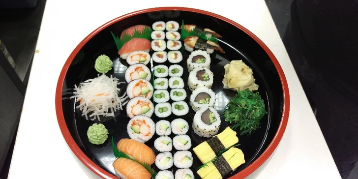 Japonská hostina dle vašeho apetitu: Malé sushi menu nebo velký set