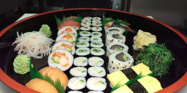 Japonská hostina dle vašeho apetitu: Malé sushi menu nebo velký set