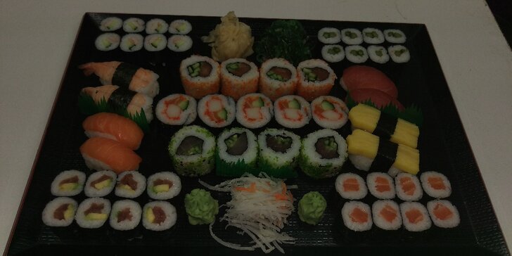 Pravá japonská hostina v Sushi Miomi - 31 nebo 53 kousků lahodného sushi