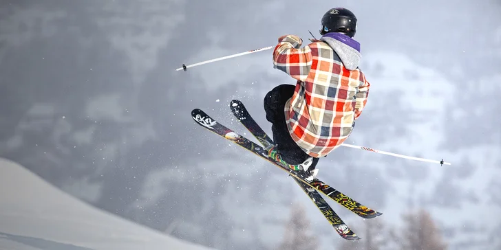 Naučte se salto za den: skok do air bagu na lyžích nebo snowboardu