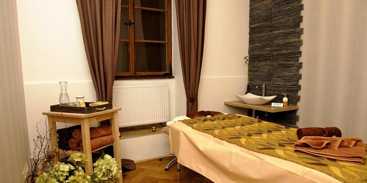 Luxusní masáž na Malé Straně: Hodinová relaxace v ateliéru Kotlár