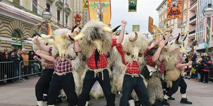 Vydejte se autobusem do chorvatské Rijeky na největší masopustní karneval