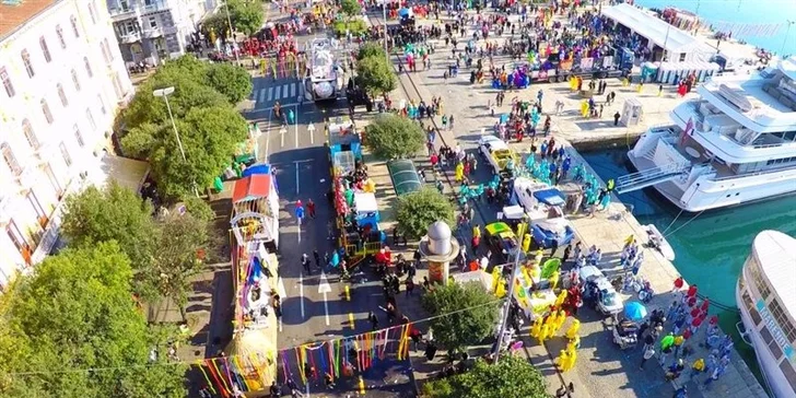 Vydejte se autobusem do chorvatské Rijeky na největší masopustní karneval
