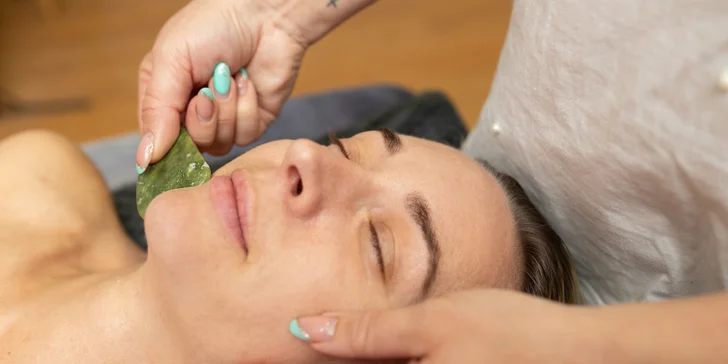 Gua Sha masáž pomáha rozprúdiť lymfatický systém a krvný obeh