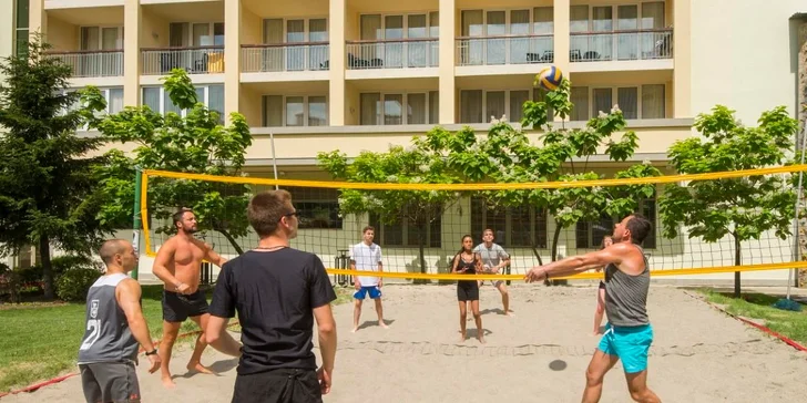 Zahrajte si volejbal, stolní tenis nebo si zacvičte aerobik. 