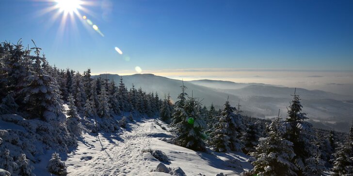 Zimní lyžovačka i jarní turistika v Krkonoších: Snídaně i sleva na wellness