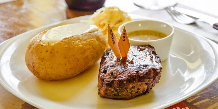 Kulinářský zážitek: Degustační menu pro dva vč. lahve dobrého vína