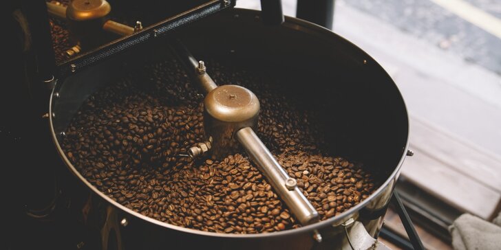 Kávová magie: Zážitkový workshop o pražení s ochutnávkou 5 druhů káv