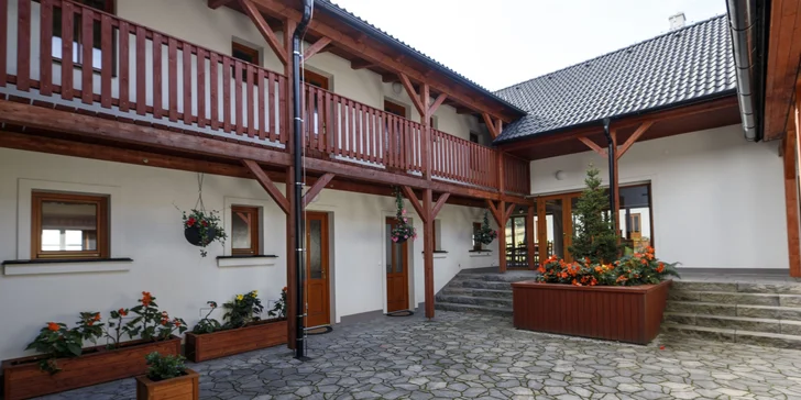 V ponuke je dvojlôžkový (35 m²) a štvorlôžkový apartmán (45 m²).