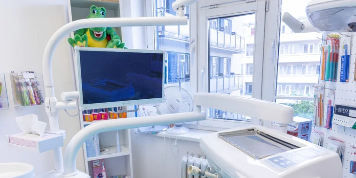 Ordinace disponuje nejmodernějším vybavením na dentální hygienu a specializuje se i na očištění můstků či implantátů.