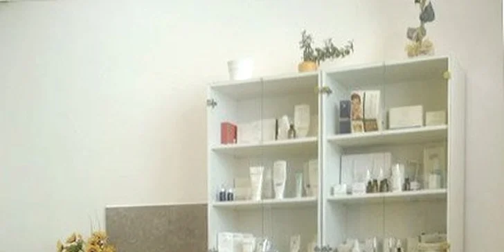 Proměna, s níž rozkvetete: perfektní make-up, sestřih, manikúra i masáž