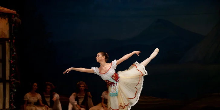 Baletní představení Giselle velkolepého uměleckého souboru z Petrohradu