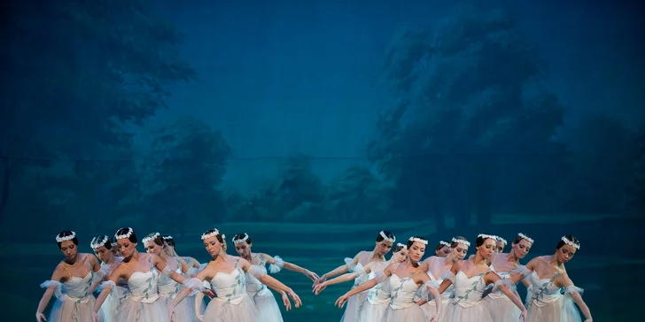 Baletní představení Giselle velkolepého uměleckého souboru z Petrohradu