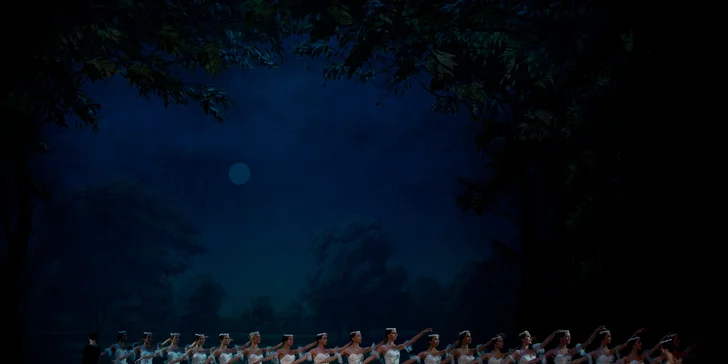 Baletní představení Giselle velkolepého uměleckého souboru z Petrohradu