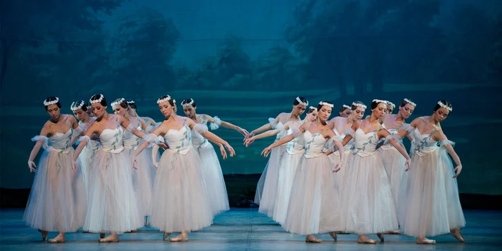 Baletní představení Giselle velkolepého uměleckého souboru z Petrohradu