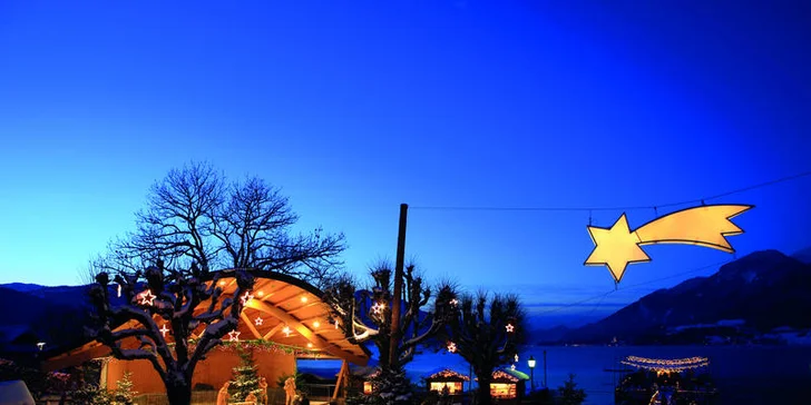 Advent na jezeře Wolfgangsee: plovoucí lucerničky, adventní trh a projížďka lodí