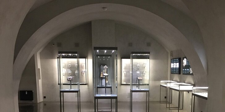 Muzeum českého granátu: Vstupenka na výstavu unikátních šperků a předmětů