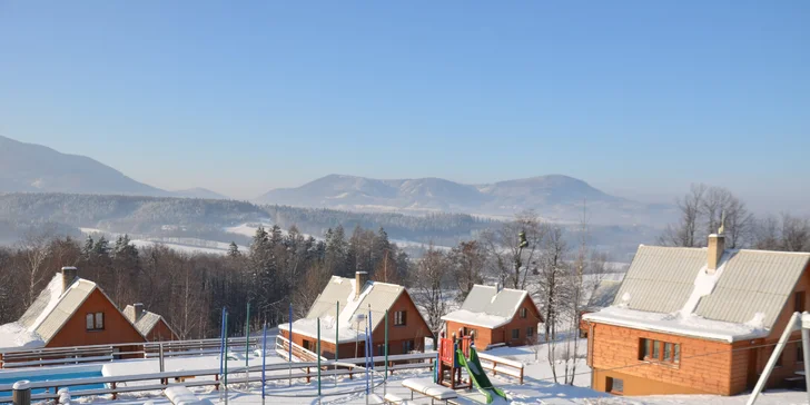 Komfortní pobyt s farmářskou polopenzí pro 4-6 osob ve srubech v Beskydech