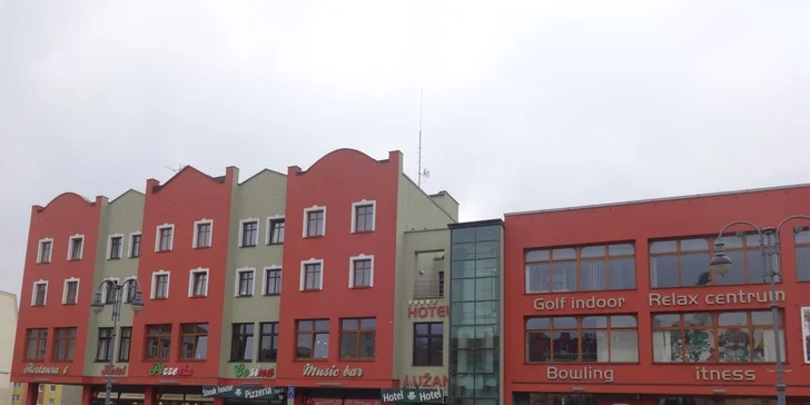Půlkilový tatarský biftek a neomezeně topinek ve Steakhousu Lužan