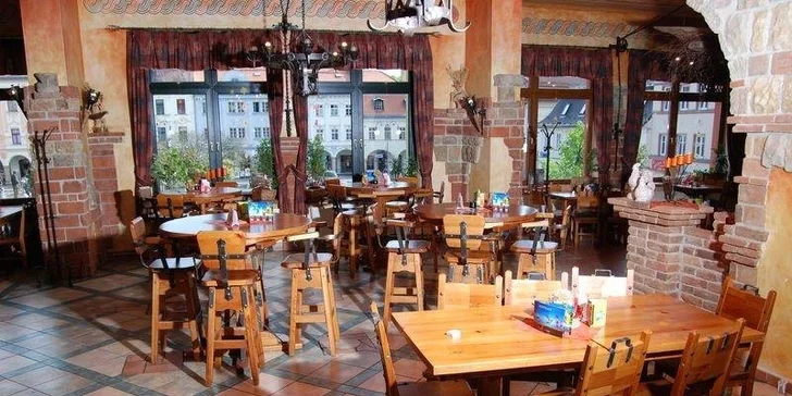 Půlkilový tatarský biftek a neomezeně topinek ve Steakhousu Lužan